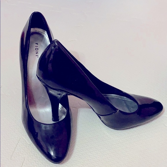 Black Closed Toe Heels - Picture 2 of 4